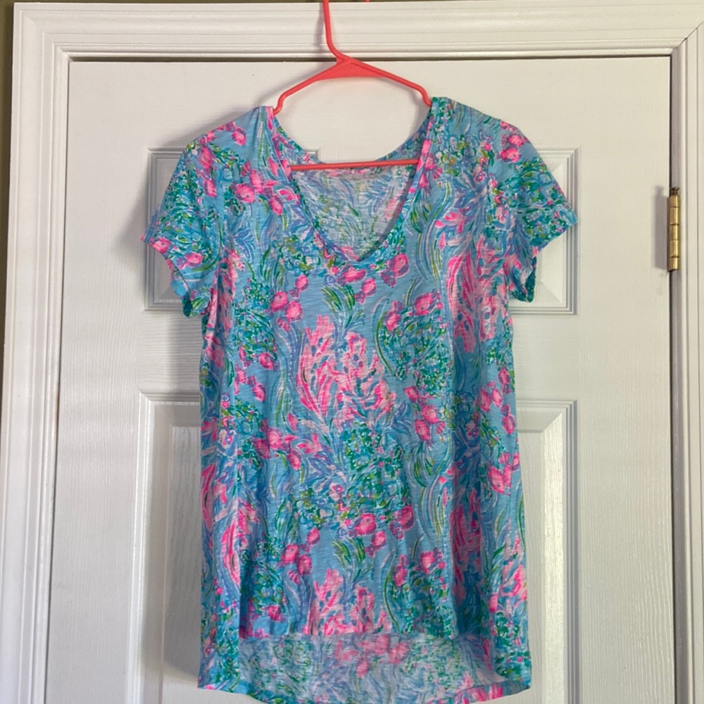 Lilly pulitzer v neck top/size medium/smoke free home